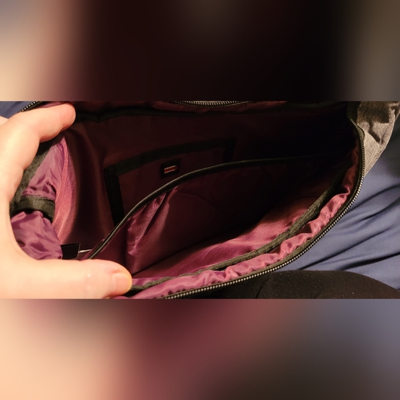 Austin House "large" crossbody - Picture 3 of 3